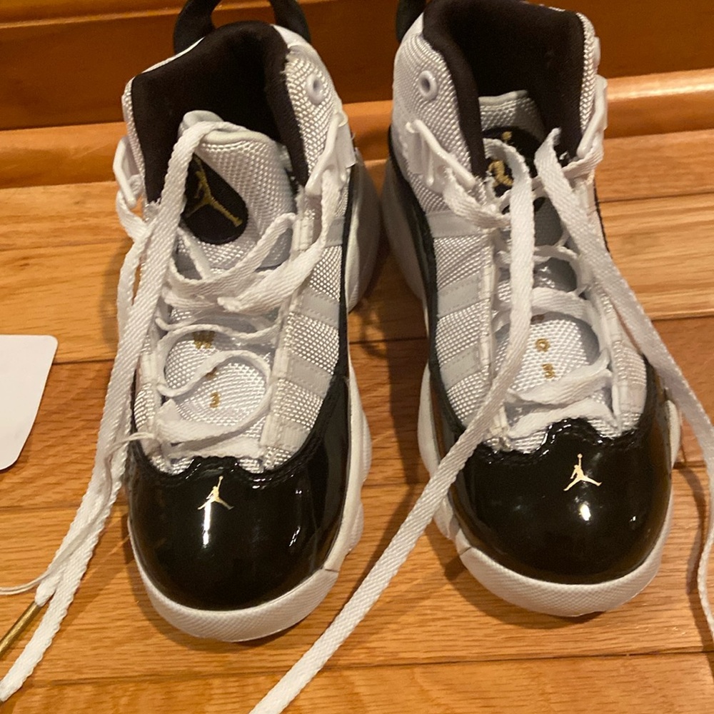 Toddler Jordan 6 rings. brand new size 10.5